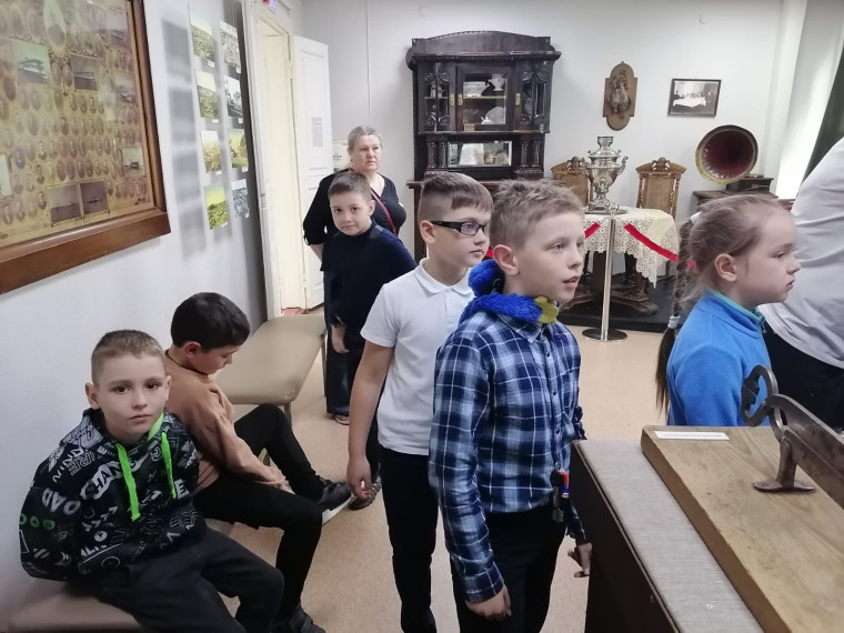 10 мая учащиеся 2 а класса побывали в Алтайском Краеведческом музее, которому исполнилось 200 лет.